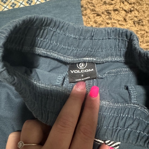 Volcom set - Picture 5 of 5